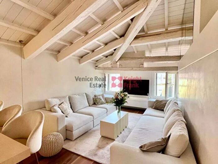 Appartamento con 5 locali in affitto in Accademia Salute, Venezia