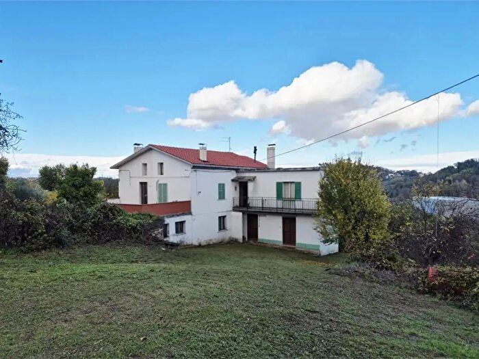 Casa con 13 locali in vendita in Contrada Gamberale, San Martino Sulla Marrucina