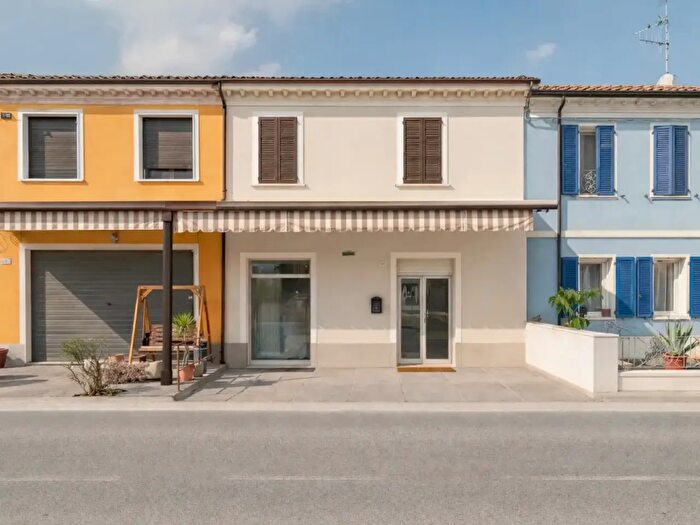 Casa quadrilocale in vendita in Via Cella, Ravenna