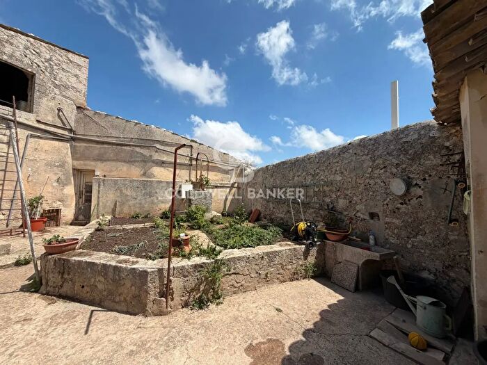 Casa con 5 locali in vendita in Via Trecentonovantadue Snc, Ragusa
