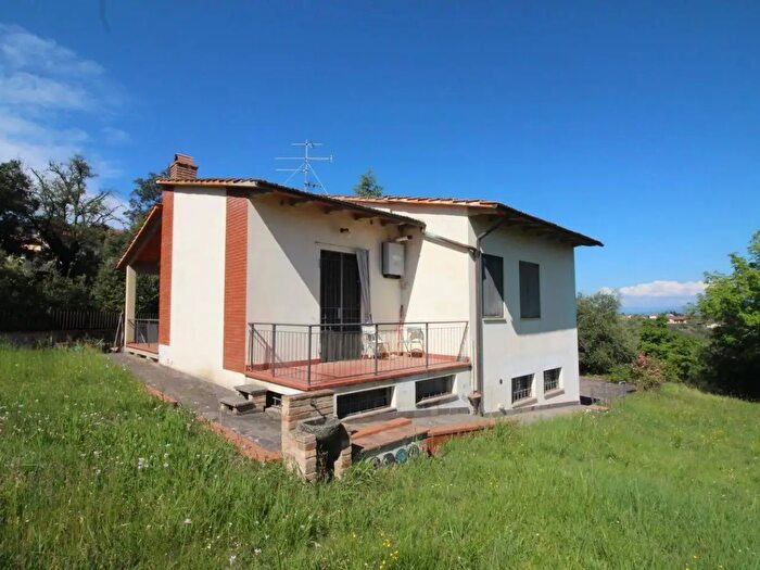 Casa con 12 locali in vendita in Via Poppiano, Montespertoli
