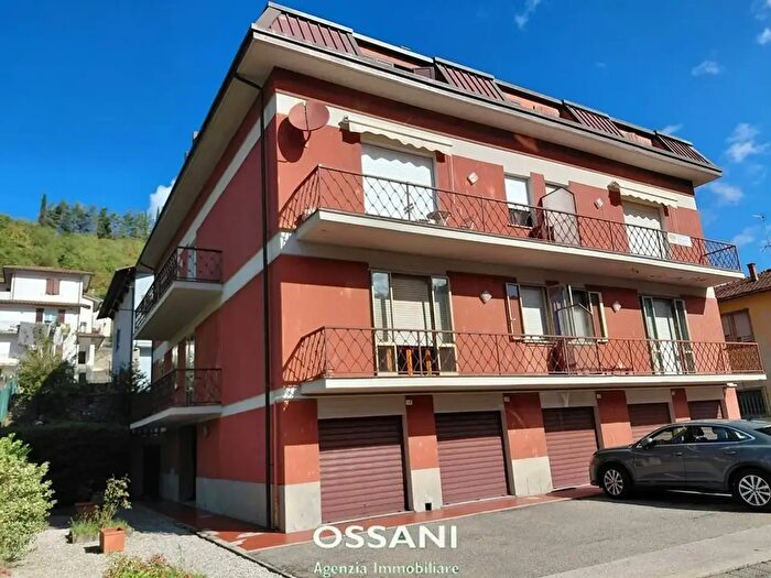 Appartamento con 5 locali in vendita in Via Federico Cattani, Marradi