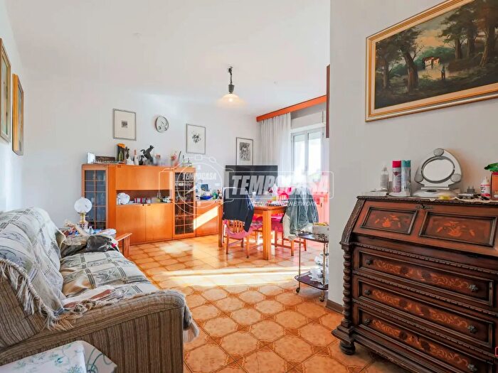 Appartamento con 5 locali in vendita in Via Lincoln, Bologna