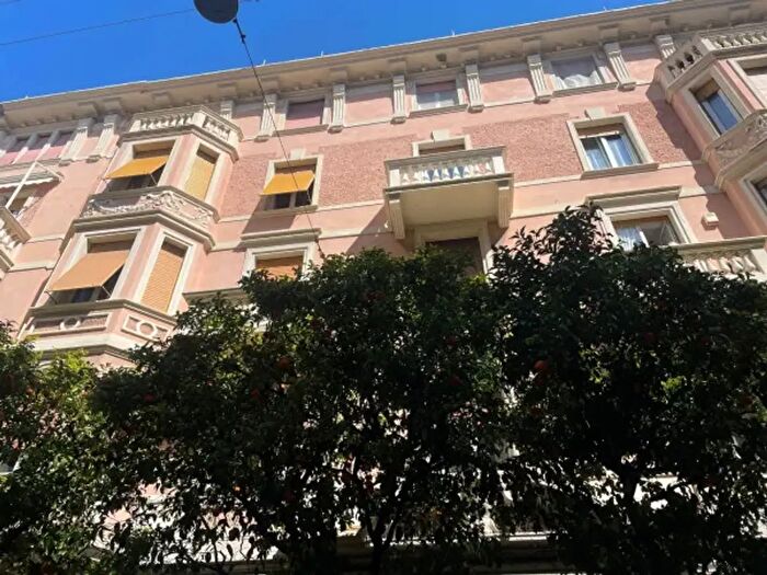 Appartamento trilocale in vendita in Via Ignazio Pallavicini, Genova