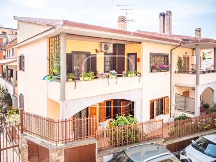 Appartamento con 5 locali in vendita in Via Santa Chiara b, Colonna