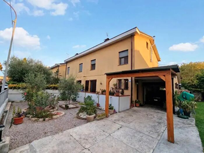 Casa con 5 locali in vendita in Medolla