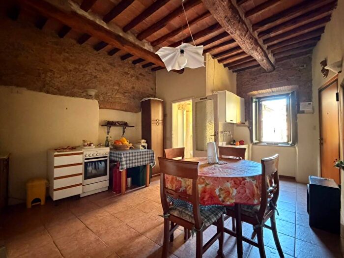 Appartamento bilocale in vendita in Via Francesco Dini, Centro, Campiglia Marittima