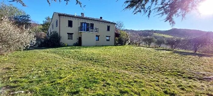Casa con 10 locali in vendita in Urbino