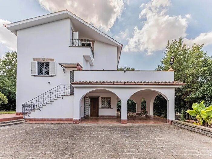 Casa con 10 locali in vendita in Via Aviatina, Cerveteri