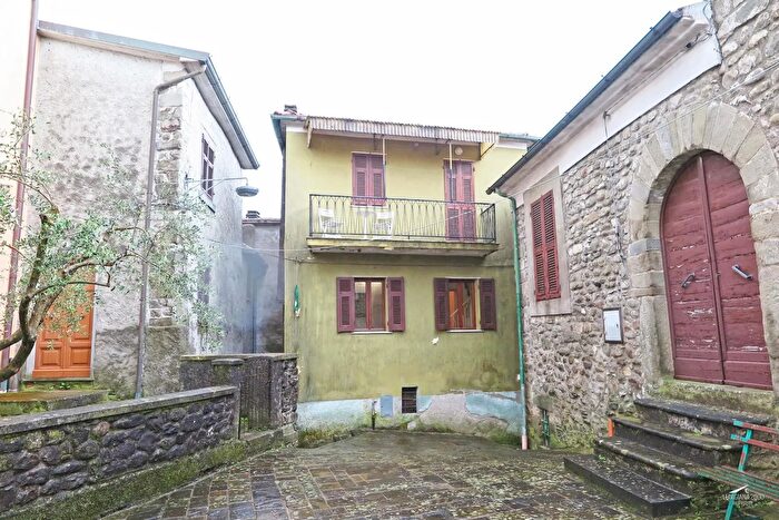 Casa quadrilocale in vendita in Fivizzano