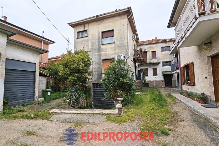 Casa trilocale in vendita in Via Vicenza, Varedo