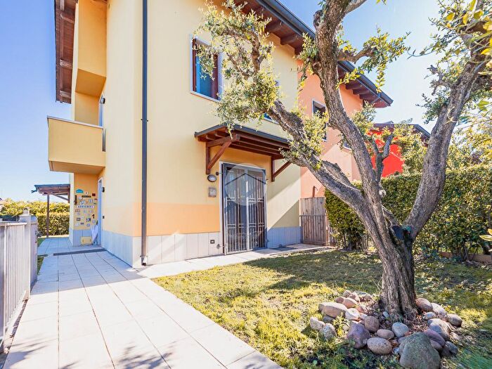 Casa con 5 locali in vendita in Via Marcello Malpighi, Villafranca Di Verona