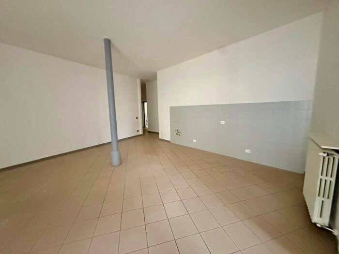 Appartamento trilocale in affitto in Via Guglielmo Schiavina, Borgo Rovereto Piscina, Alessandria