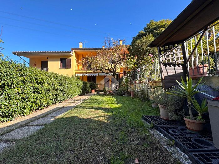 Casa con 5 locali in vendita in Via Fontemorana, Carmignano