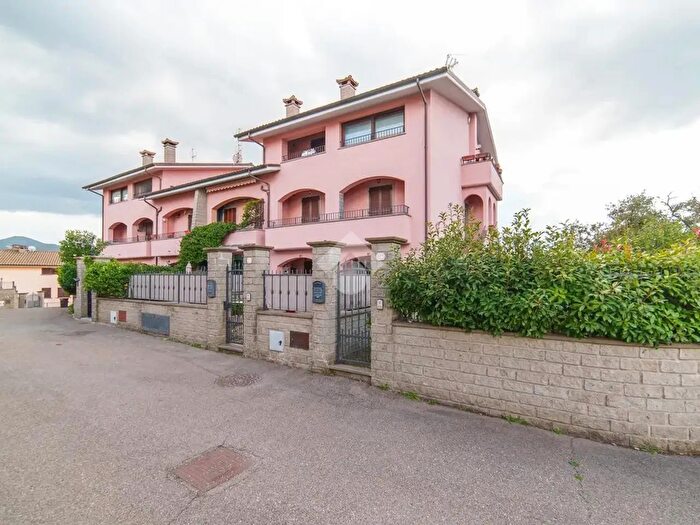 Appartamento trilocale in vendita in Via degli Ulivi, Vitorchiano