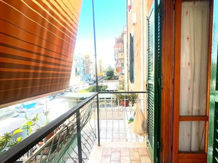 Appartamento trilocale in vendita in Via delle Spighe Roma, Roma