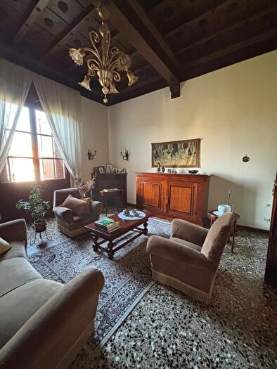 Casa con 6 locali in vendita in Lendinara