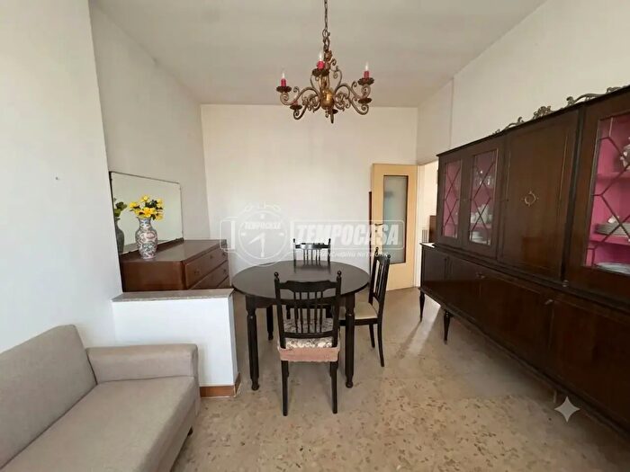 Casa con 5 locali in vendita in Piazza San Carlo, Merate