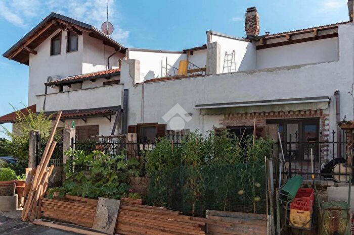 Casa con 6 locali in vendita in Località Colombari, Cirie