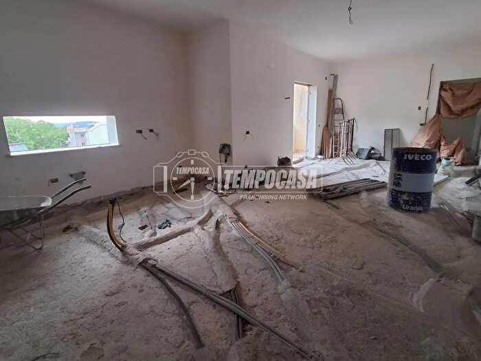 Appartamento trilocale in vendita in Via Falda, San Felice A Cancello