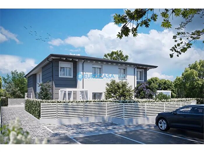 Casa quadrilocale in vendita in Via della Giustizia Carpi Mo, Carpi