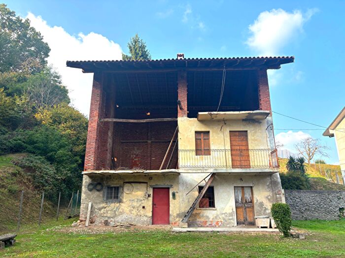 Casa trilocale in vendita in Via IV Novembre, Bogogno