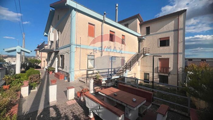 Casa con 15 locali in vendita in Paduli