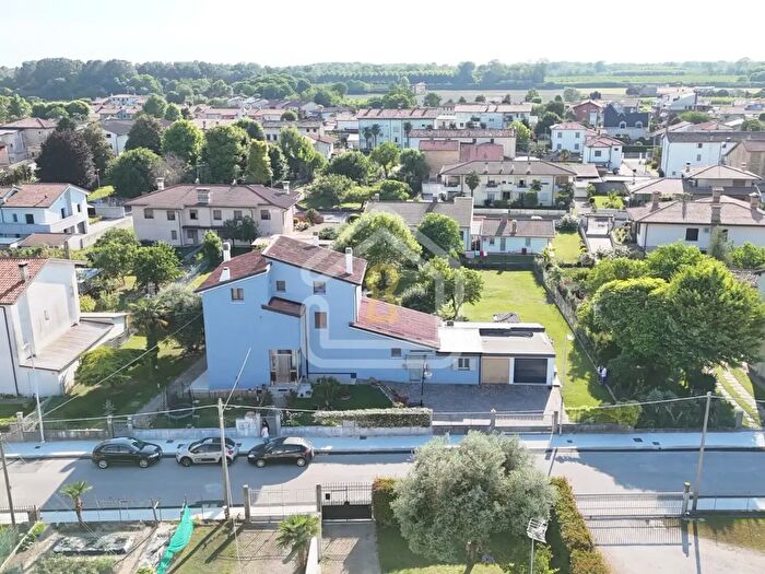 Appartamento bilocale in vendita in Via Massille, Ronchis