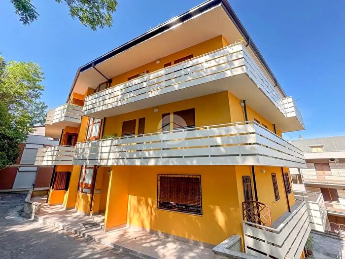 Appartamento con 5 locali in vendita in Viale Camillo Benso Cavour, Teramo