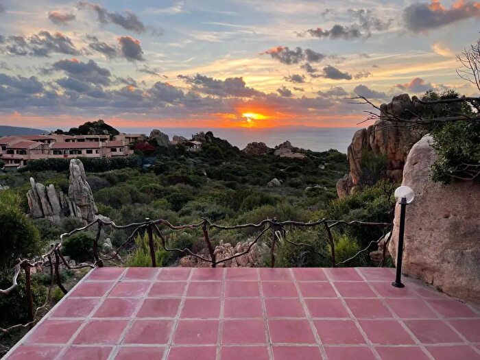 Casa trilocale in vendita in Loc Costa Paradiso LI Streghi, Trinità dAgultu e Vignola