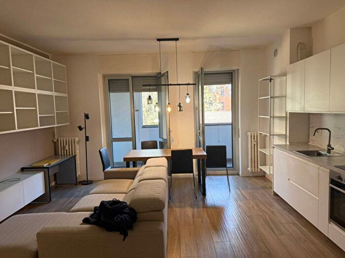 Appartamento trilocale in affitto in Via Valtellina, Farini, Milano