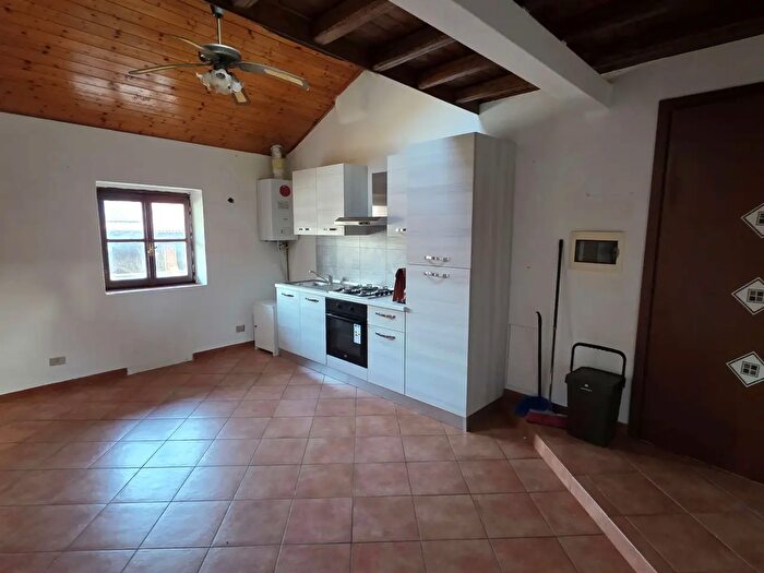 Appartamento bilocale in affitto in Via Aprile, Cirimido