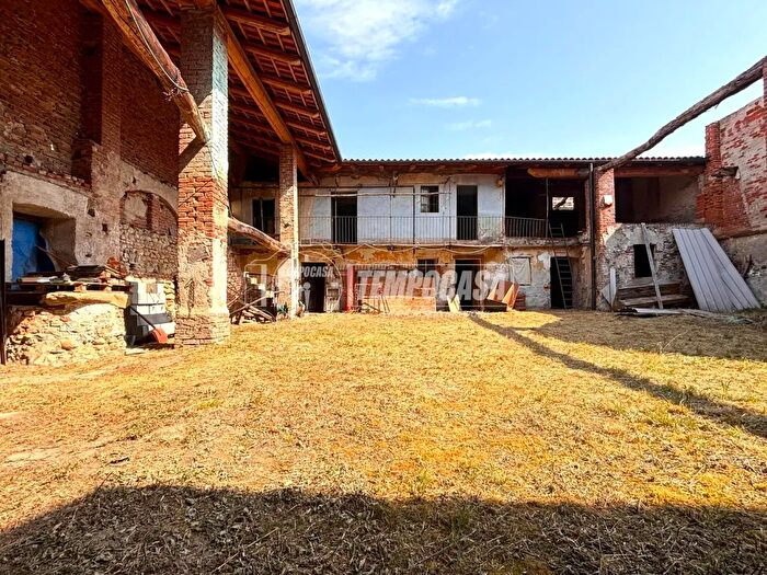 Casa con 6 locali in vendita in Via a Baudino, Montalenghe