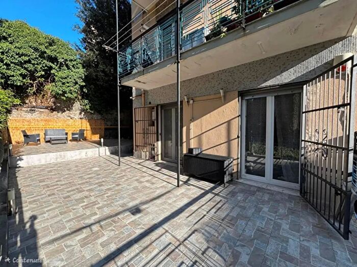 Appartamento con 6 locali in vendita in Via Giacomo E Filippo Porrata, Genova