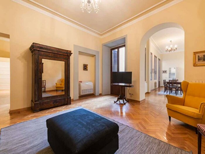 Appartamento trilocale in affitto in Via dell' Oriuolo, Duomo, Firenze