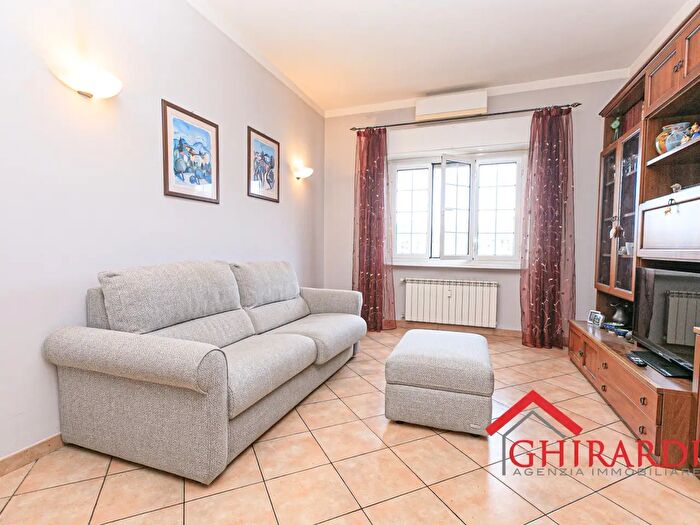 Appartamento con 5 locali in affitto in Via Borzoli g, Genova