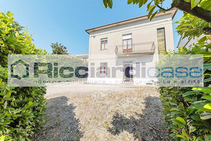 Casa con 6 locali in vendita in SantElpidio A Mare