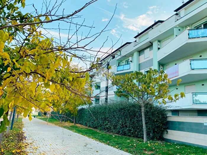 Appartamento trilocale in vendita in Via Torre Costiera, Citta SantAngelo