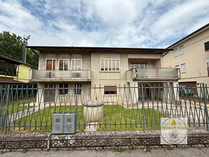 Casa con 8 locali in vendita in Via Rovereto, Este
