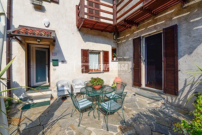 Appartamento trilocale in vendita in Via Terlizza, Lipomo