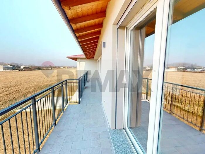 Appartamento trilocale in vendita in Via Barsanti b, Cava Manara