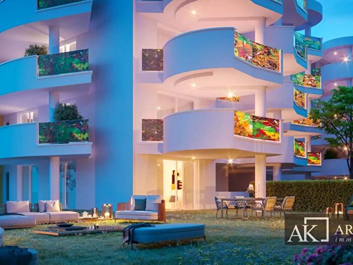 Appartamento con 5 locali in vendita in Via Battistini, Novara