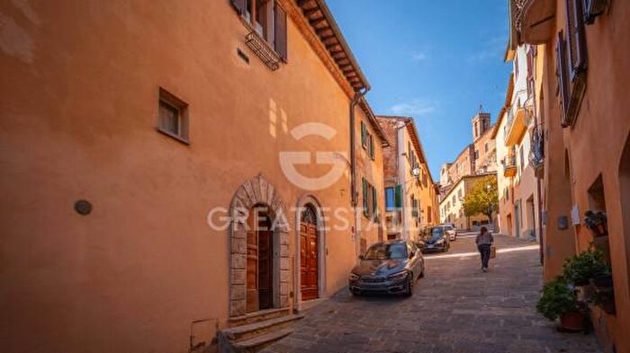 Appartamento con 6 locali in vendita in Via Giordano Bruno, Montepulciano