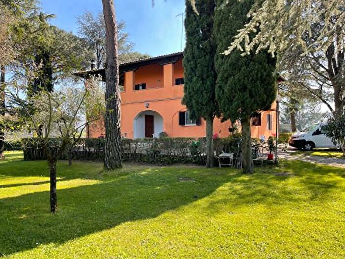 Casa con 6 locali in vendita in Via Cassia Cimina, Ronciglione