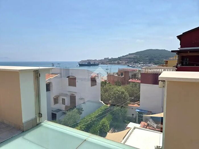 Appartamento quadrilocale in vendita in Via dell'Indipendenza Salita Campo, Gaeta