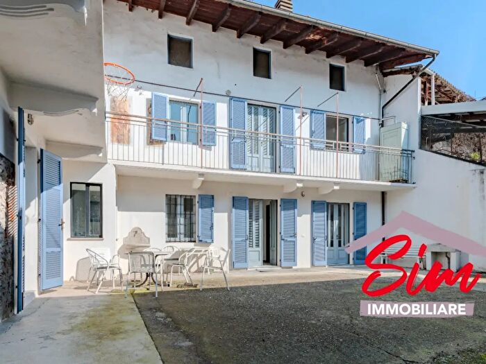 Casa con 5 locali in vendita in Via Carlo Alberto, Carpignano Sesia