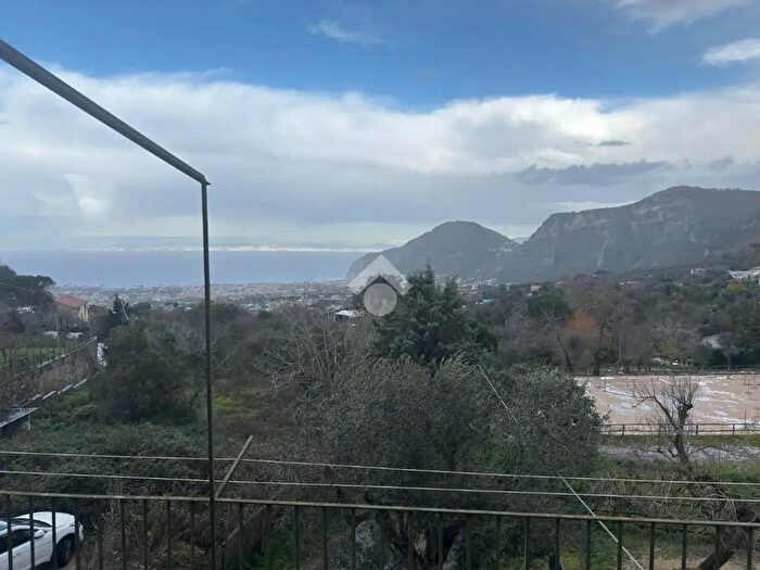 Casa con 6 locali in vendita in Via Artemano, Piano Di Sorrento