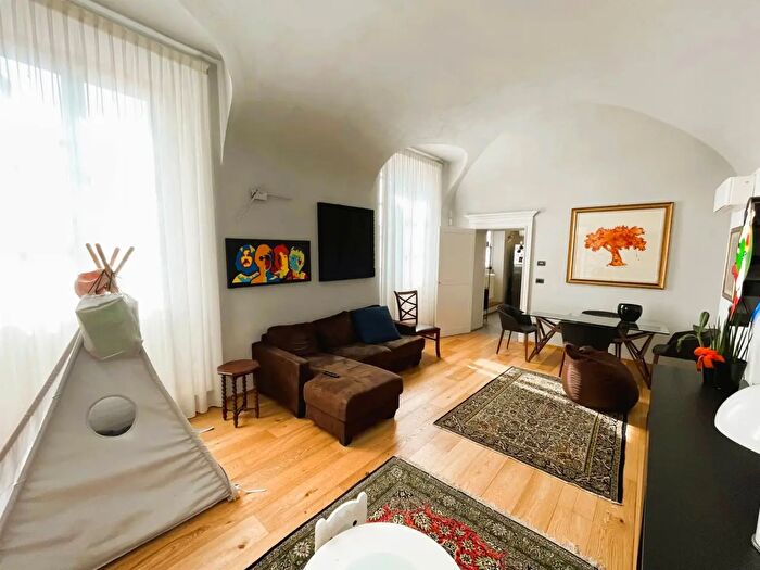 Appartamento con 5 locali in vendita in Via Congresso Agrario, Casale Monferrato