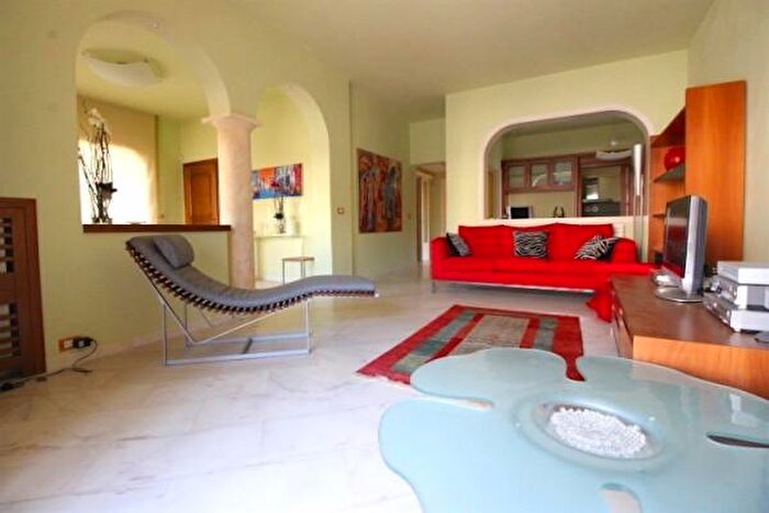 Casa con 6 locali in vendita in Via Cristoforo Colombo, Massa E Cozzile