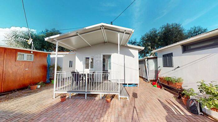 Appartamento trilocale in vendita in Regione Lionetta, Albenga